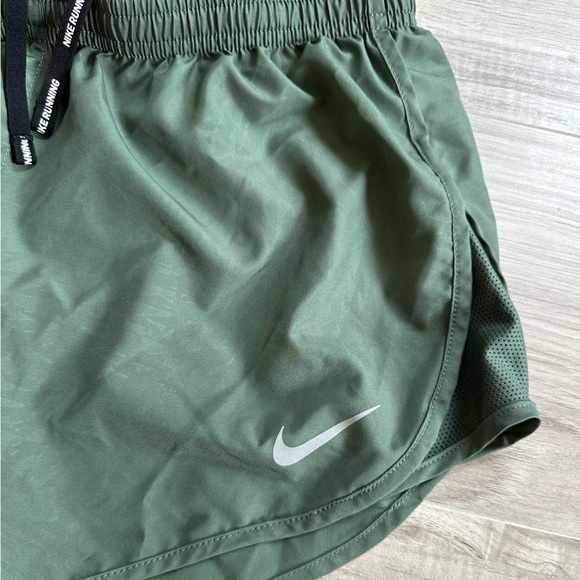 NIKE Running Sports Shorts - Picture 2 of 7